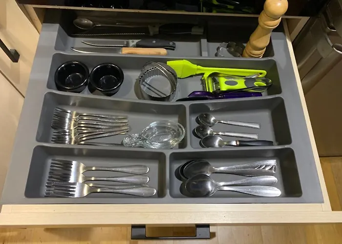 I&s 1 * Golem (Tirana)